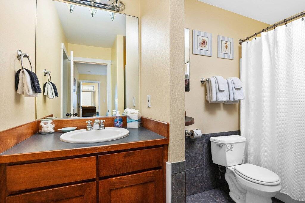 Boundless Ocean Views From Home and Hot Tub, Pet Friendly, Private Deck, Fireplace, Steps to Beach in Lincoln Beach, Lincoln County (OR)