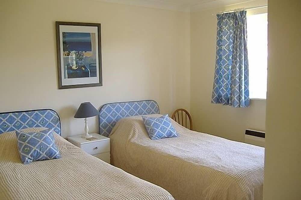 Countryside Cottage 5 mins from the sandy beaches on the Isle of Wight. in Brighstone, Isle of Wight