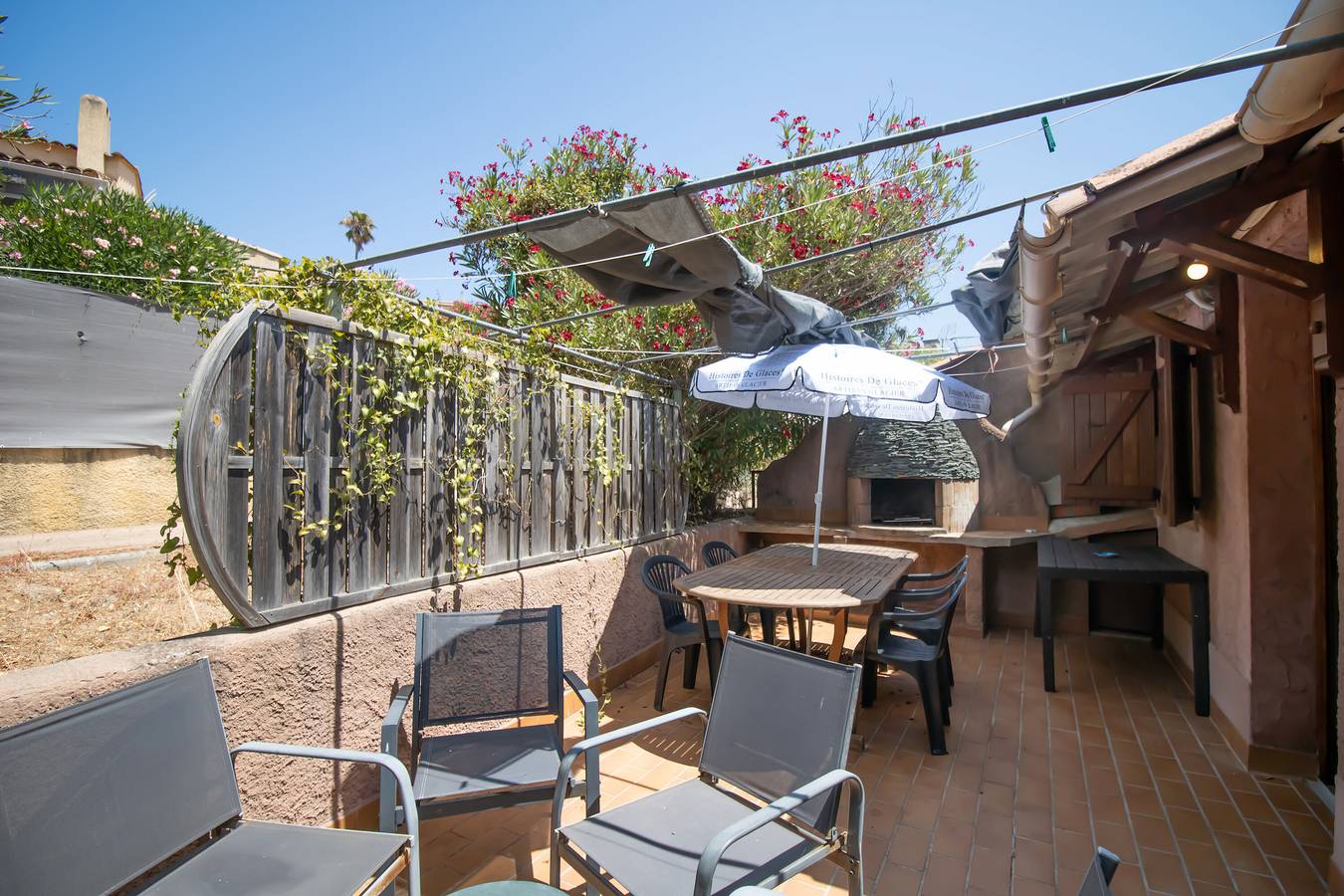 Entire apartment, Holiday Apartment "T3 Zini" with Sea View, 2 Private Terraces & A/C in Appietto, Ajaccio region
