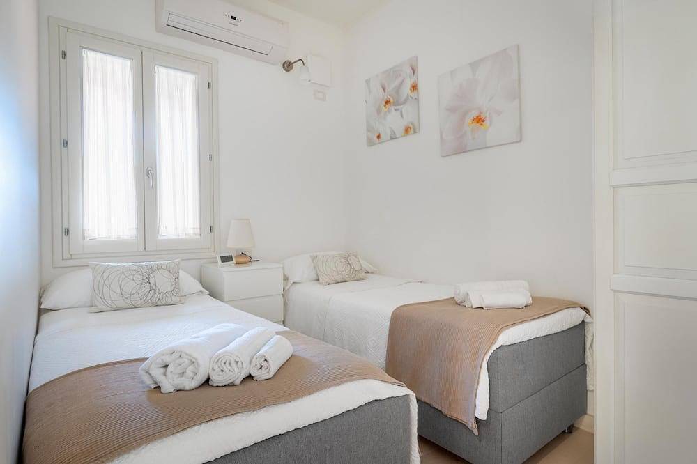 Villa  Portorosa con ampio giardino e piscina privata riscaldata in Tonnarella, Furnari