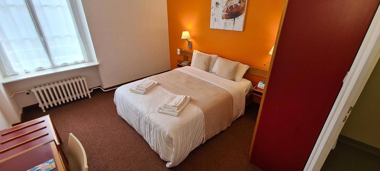 Le 120 - Groupe Logis Hotels - Ex Auberge la Terrasse in La Châtaigneraie, Fontenay-le-Comte