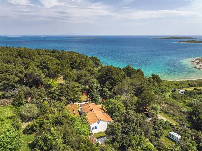 Ferienhaus nur 20 Meter vom Strand entfernt in Premantura, Costa sur de Istria