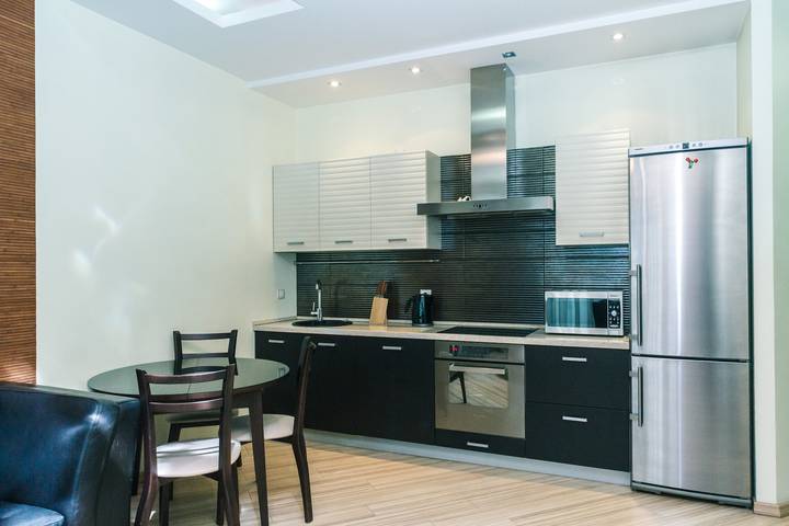 Ganze Wohnung, Ein-Zimmer-Luxus-Apartment, Zhylyanska-Straße 59, Diplomatenhalle in Kiew, Rajon Holosijiw
