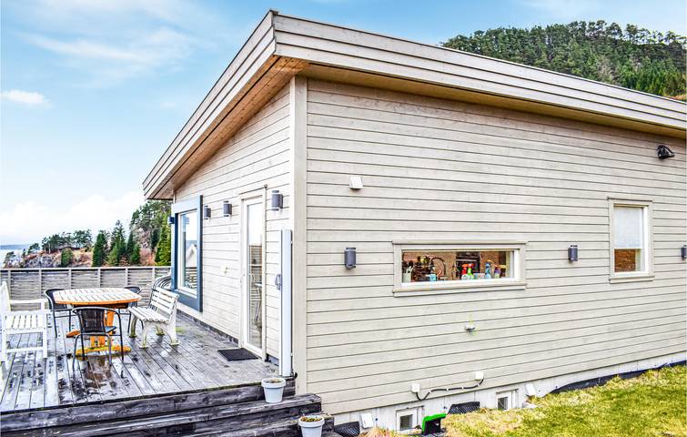Ferienhaus für 6 Personen mit Garten in Hjelmeland