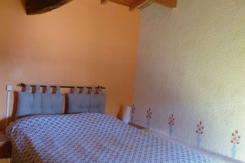 Gîte rustique de charme avec piscine in Soueich, Haute-Garonne