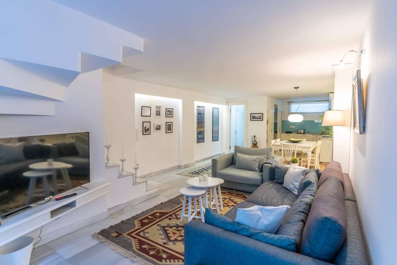 Geheel appartement, Modern City Gem with Terrace - Urban Retreat in Beyoğlu, Firuzağa Mahallesi