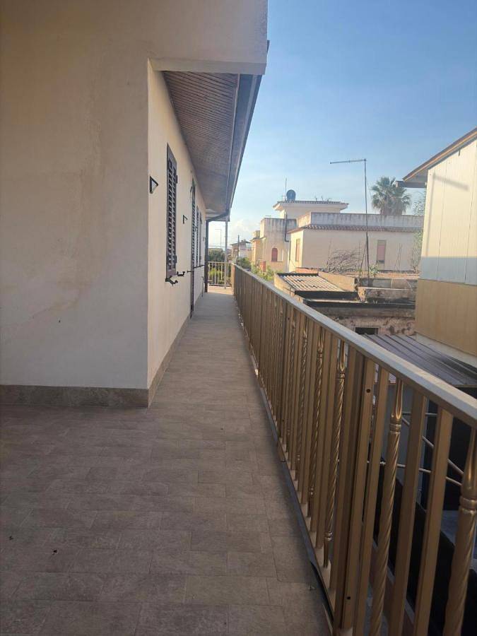 Gîte pour 4 personnes, avec Balcon ainsi que Terrasse et Vue à Agnone Bagni - 3