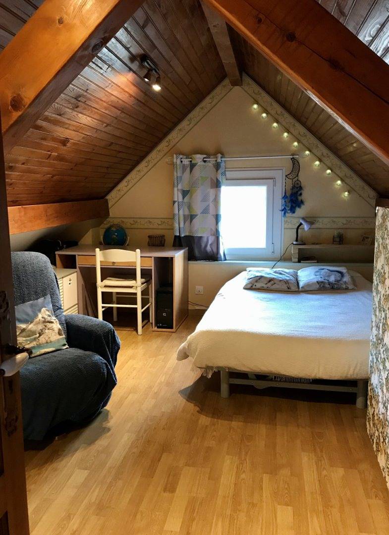 Chambre avec vue sur la montagne, salle de sport, bain à remous et grill près de la rivière in Saint-Laurent-en-Beaumont, Parc national des Écrins