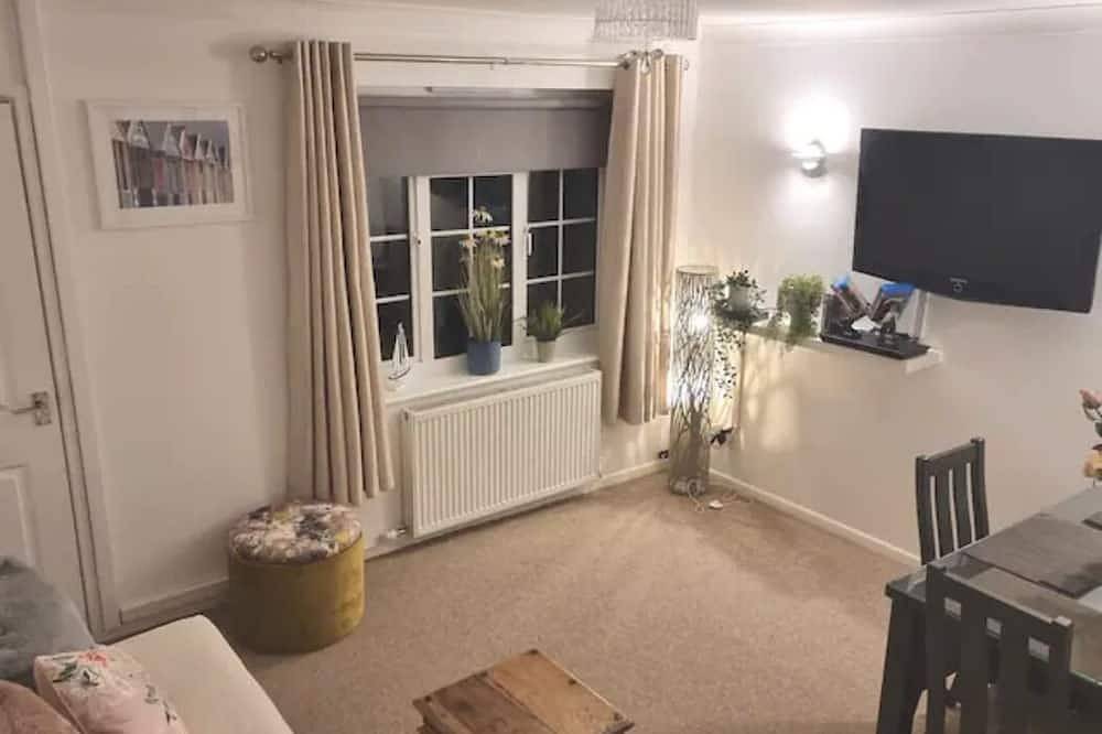 Poole, Holes Bay Harbour Nature Reserve - 'Right' next to the water :-) Sleeps 3 in Poole, Poole Harbour