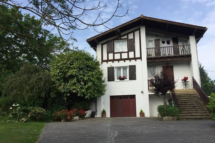Maison de vacances pour 12 personnes, avec jardin et jacuzzi, animaux acceptés à Sare