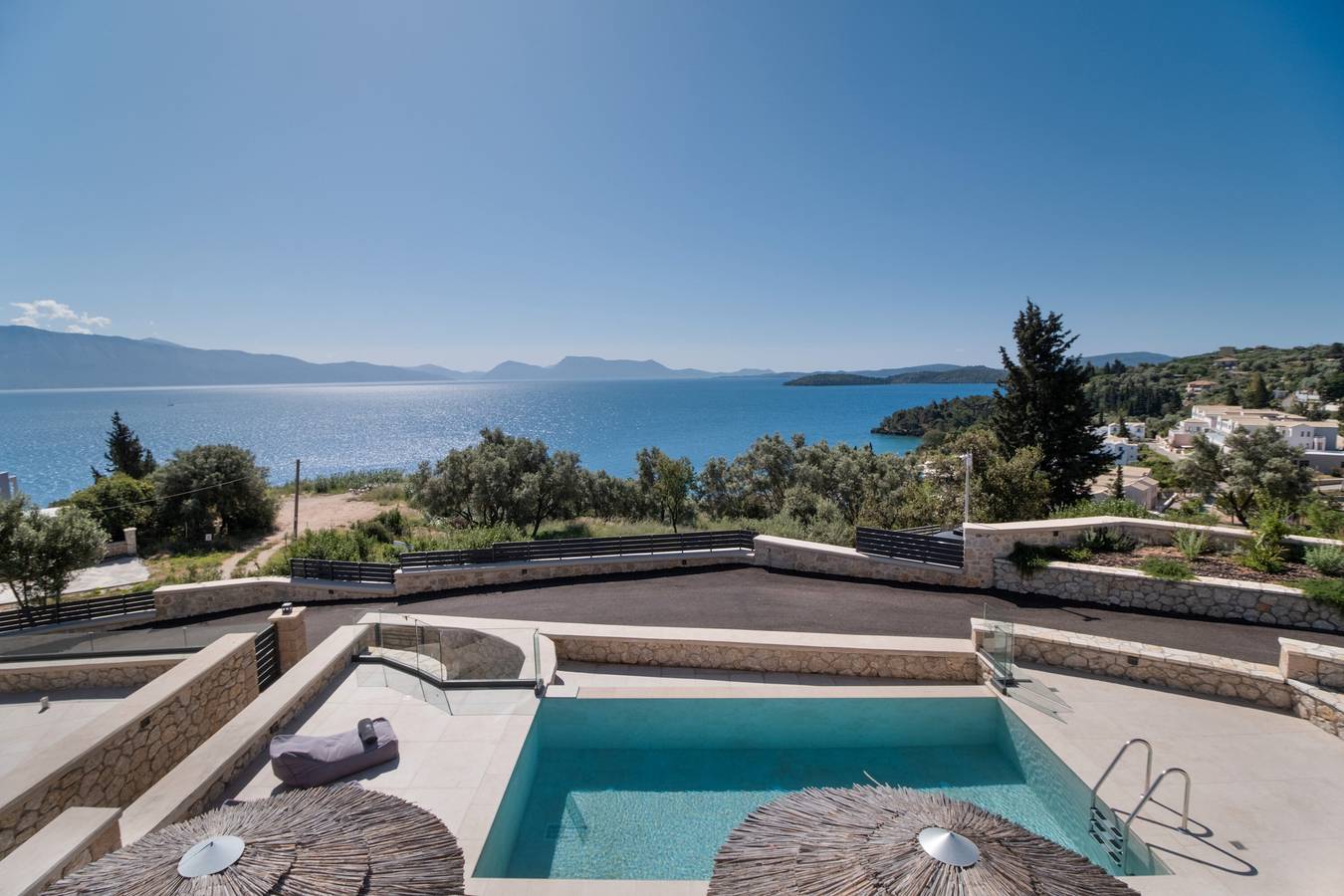 Villa for 8 People in Nikiana, Alexandros