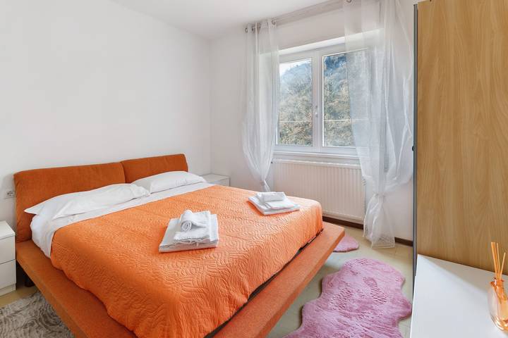 Ganze Wohnung, Ferienwohnung 'Rosso Bernina' mit Bergblick in Tirano (stadt), Tirano