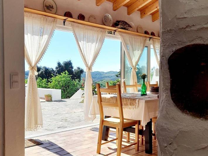 Location de vacances pour 2 personnes, avec vue ainsi que terrasse et jardin dans Odeleite