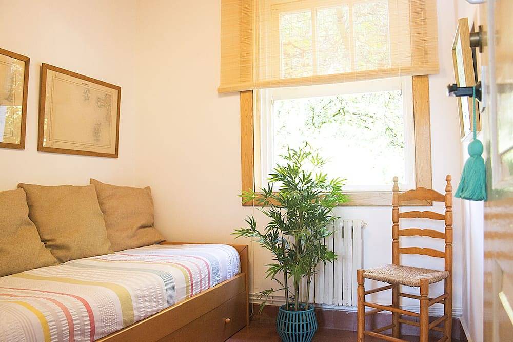 Charming House - Property with pool and 150,000 m2 of forest just for you in Bueu, Rías Baixas