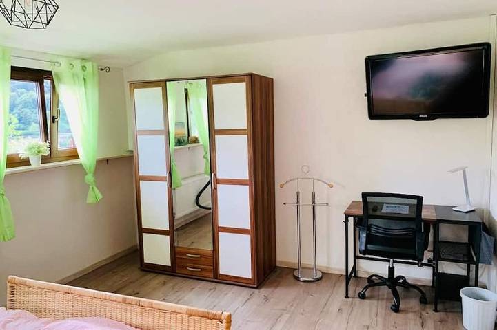Ganze Wohnung, Komplette Ferienwohnung mit Parkplatz und Wallbox vor der Tür. in Calw, Nordschwarzwald