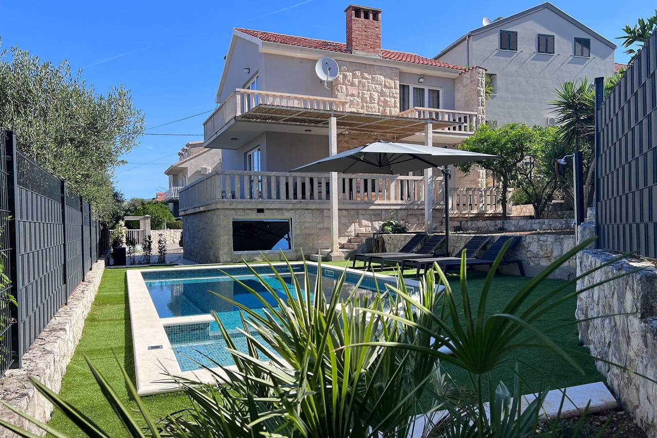 Villa Moreta with heated pool, Sauna, Hot-tub in Okrug Gornji, Čiovo
