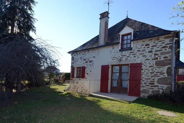 Location de vacances pour 6 personnes, avec vue et terrasse à Saint-Pantaléon-de-Lapleau - 2