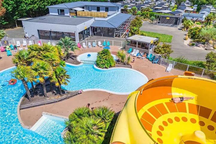 Camping pour 6 personnes, avec terrasse à Lannion - 2