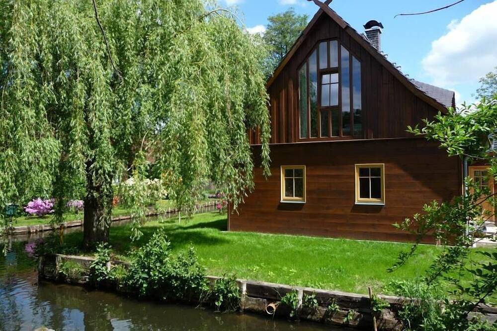 Haus Anno 1750: Ferien im Spreewald-Dorf Lehde direkt am Fließ mit Sauna und Kamin in Lehde, Lübbenau