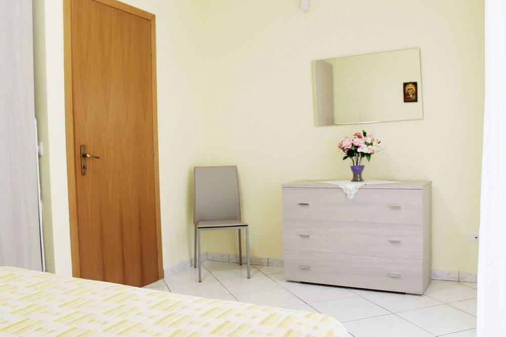 Ganze Wohnung, Wohnung im ersten Stock der Residenz Antigua in Fondachello, Catania Provinz