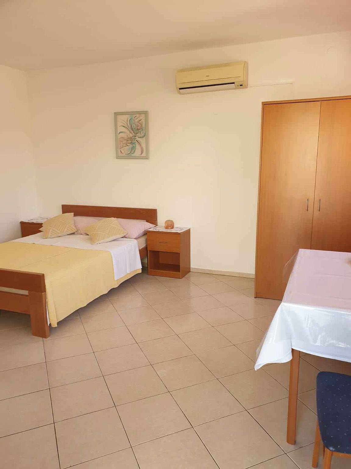 Ganzes Studio, Studio mit Klimaanlage und Internet  in Pirovac, Šibenik-Knin