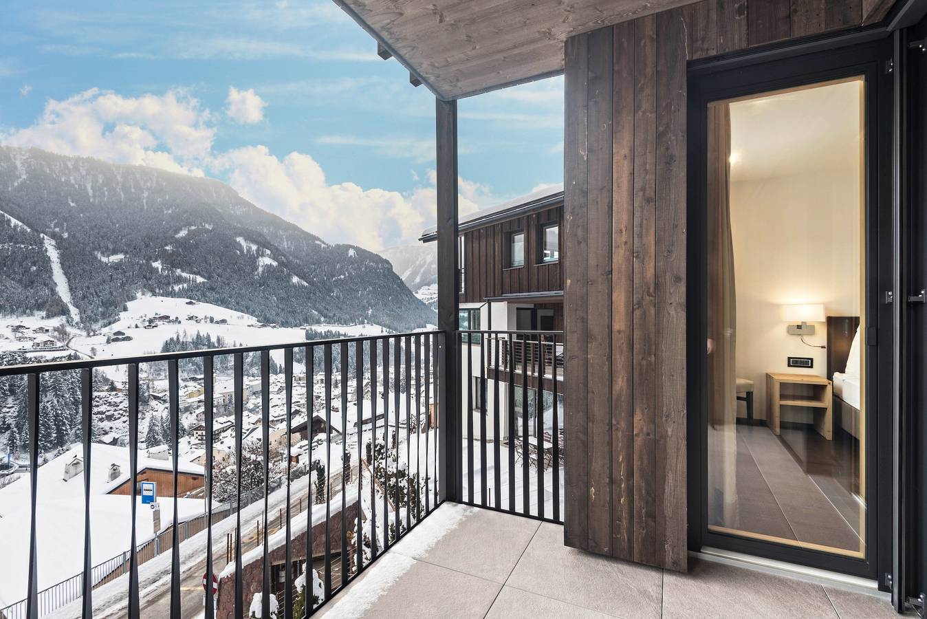 Entire apartment, Vacation Apartment "La Rodra" with Mountain View & Wi-Fi in Ortisei, Dolomiti Superski