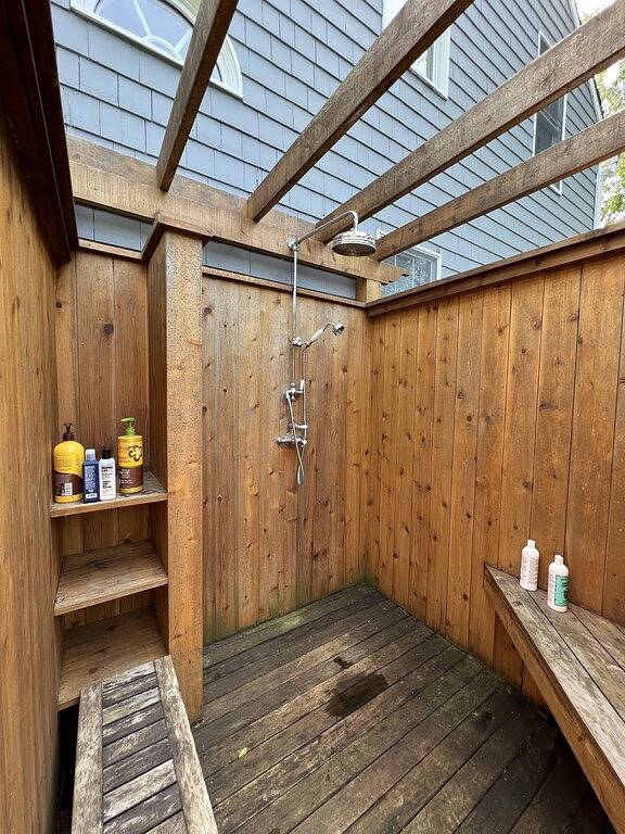 Vacation rental for 10 people, with terrace and yard as well as hot tub in Sag Harbor