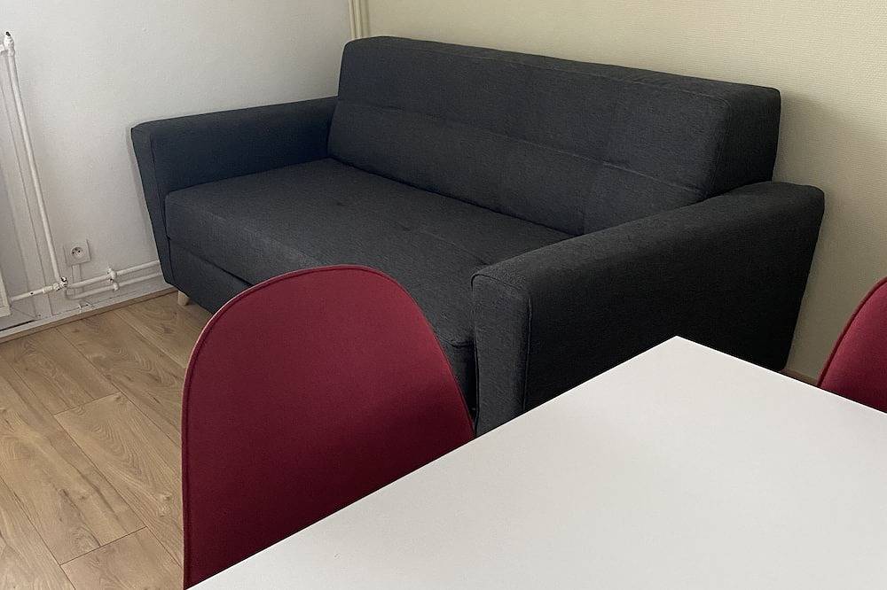 Apartamento entero, Studio with balcony and parking in quiet residence in Gradignan, Región de Burdeos