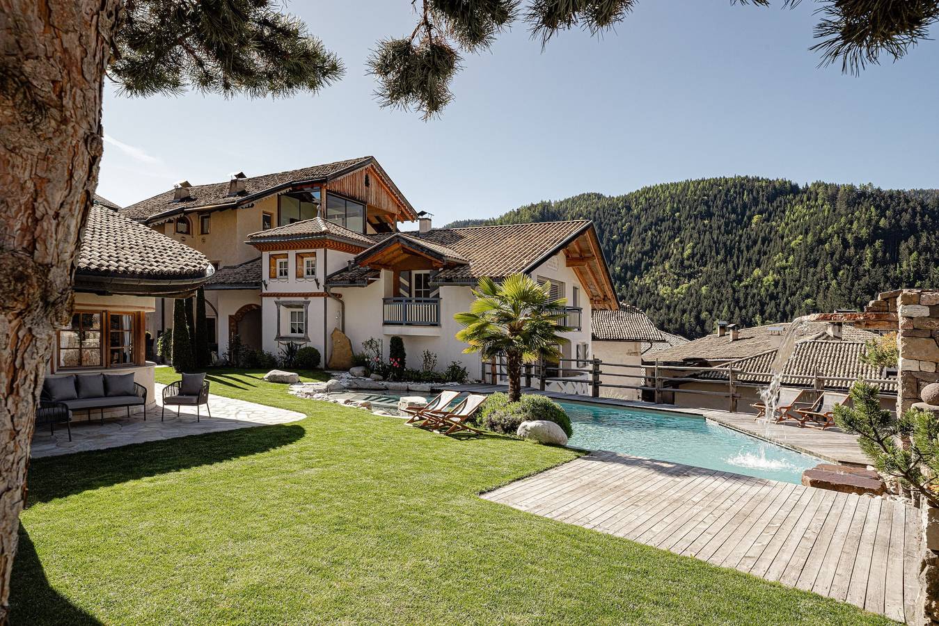 Entire apartment, Apartment 'Naturoase Stegerhof Iris' with Mountain View, Shared Pool and Sauna in Trodena nel Parco Naturale, South Tyrol