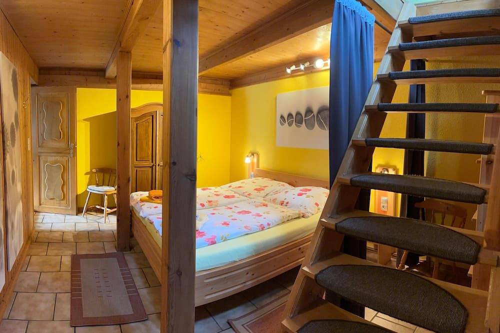 Ganze Wohnung, Ferienhaus Familija mit überdachter Terrasse, Pool und Sauna in Straupitz in Straupitz, Dahme-Spreewald