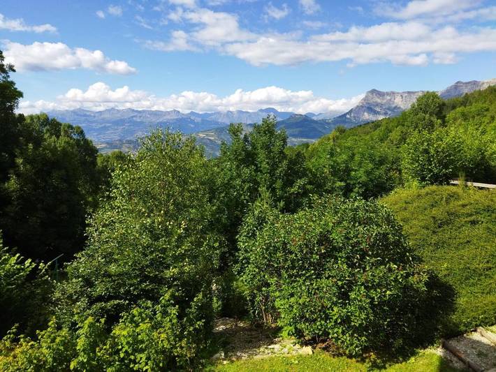 Appartement de vacances pour 6 personnes, avec Terrasse ainsi que Jardin et Vue à Saint-Vincent-les-Forts