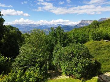 Gîte pour 4 personnes, avec vue ainsi que jardin et balcon à Saint-Vincent-les-Forts