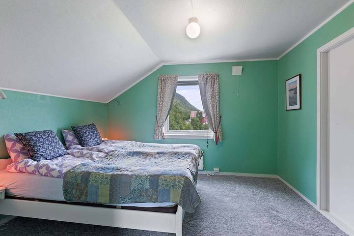 Vintage Godfjord Cabin  with 3-bedroom in enjoyable Nordland for a relaxing stay in Sortland