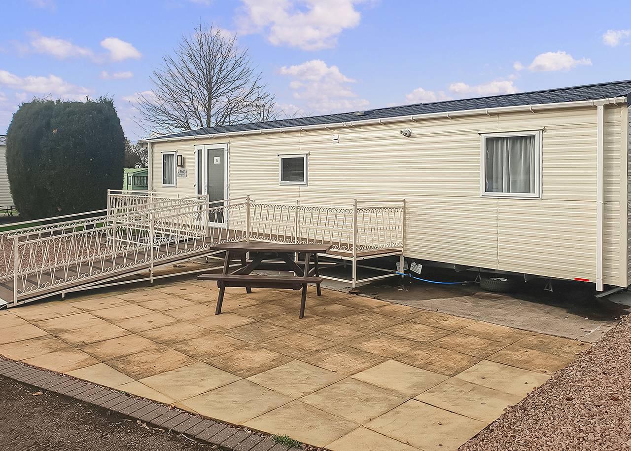 Stratford Caravan Wcf (Pet) in Stratford upon Avon, Warwickshire