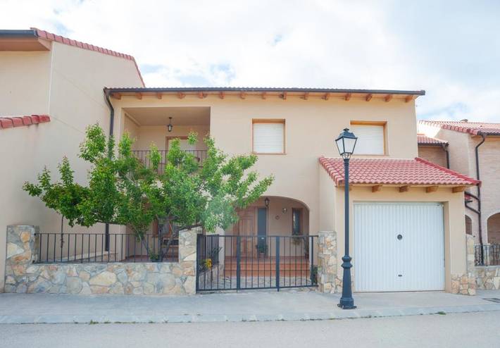 Casa rural para 9 personas, con jardín y vistas, Se admiten mascotas en Provincia de Teruel - 2