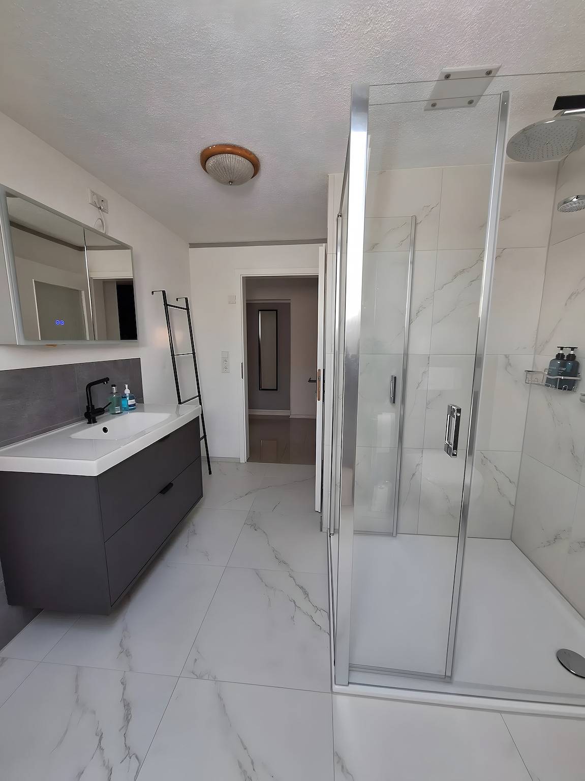 Appartement entier, Appartement 'Pure Vista' avec vue sur la Forêt-Noire, terrasse privée et Wi-Fi in Laufenburg, Hautes Forêts-Noires