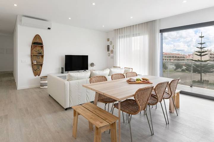 Vacation rental for 8 people, with pool and balcony in Peniche