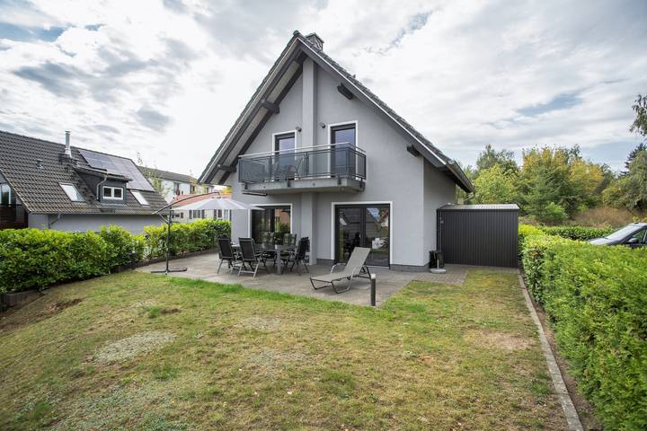 Ferienhaus für 6 Personen, mit Balkon und Garten sowie Sauna und Seeblick in Röbel-Müritz