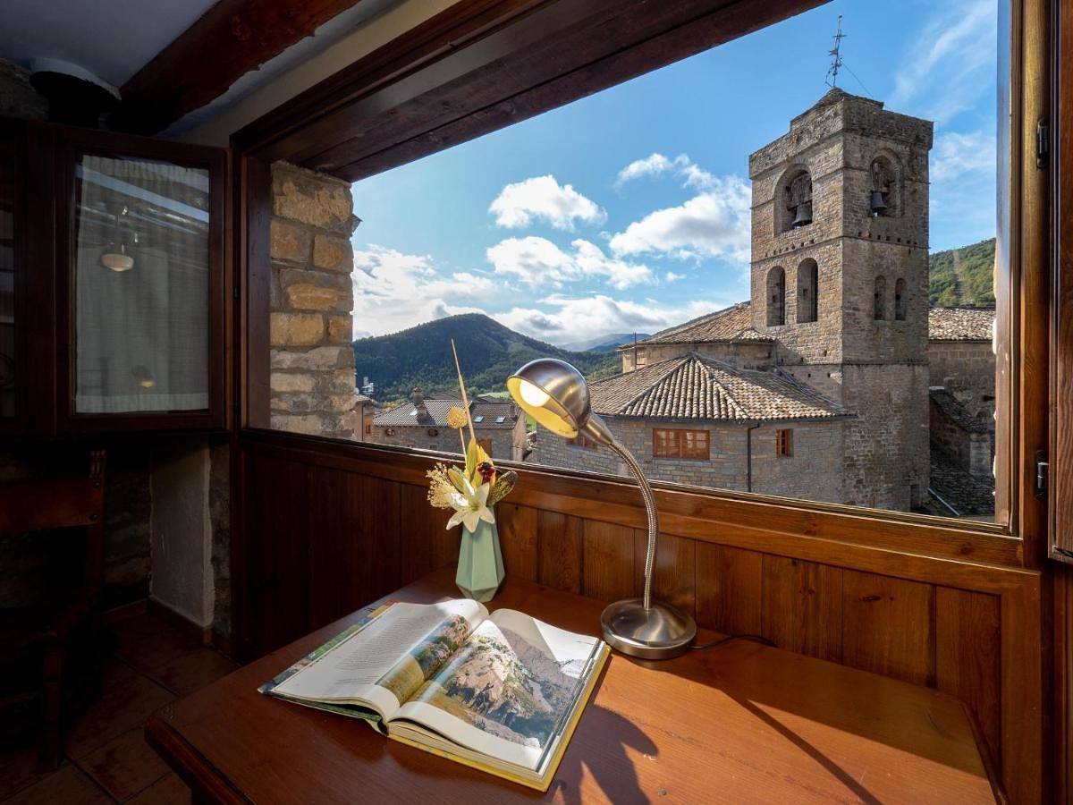 Casa Cruz - auto check-in in Boltaña, Pyrénées Aragonaises