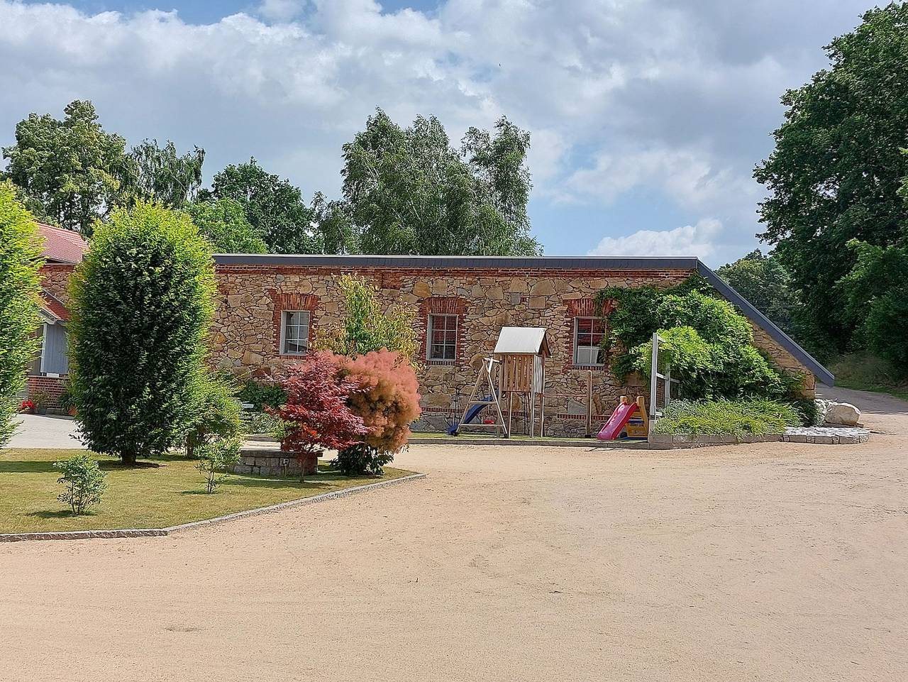 Ganze Ferienwohnung, Ferienwohnung Schöpstalblick (bei Görlitz) - Ferienwohnung 2 - mit Terrasse im Hof in Schöpstal, Oberlausitz-Niederschlesien