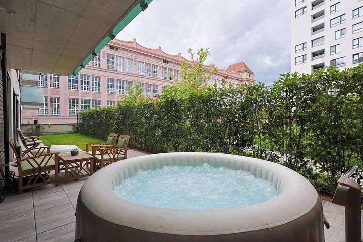 Apartamento para 6 personas, con jacuzzi además de jardín y terraza en Bratislava