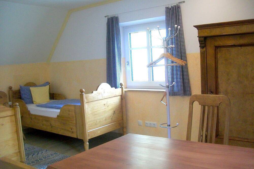 Ganze Wohnung, Modernes Ferienhaus (80m2) mit Terrasse & großem Garten in Ansbach, Romantische Straße