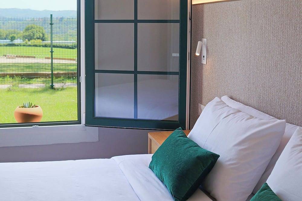 Entire apartment, \"Merón\" - Family apartment with terrace & close to the beach directly at the surf camp in San Vicente de la Barquera, Oyambre Natural Park