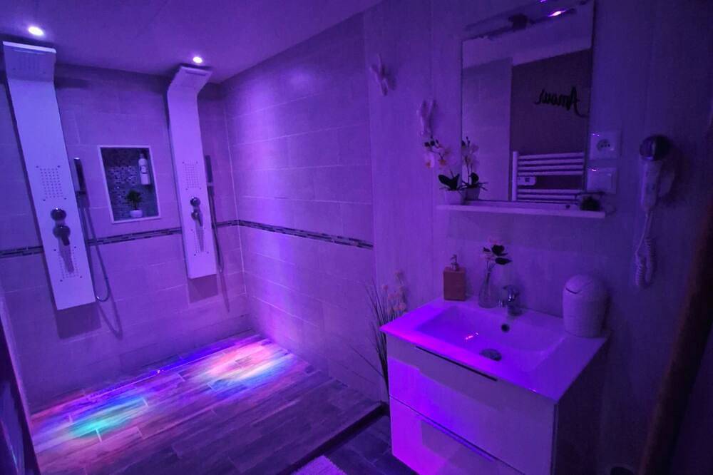 Ganze Wohnung, Studio with Jacuzzi, terrace, private Wi-Fi access in Westrehem, Béthune und Umgebung