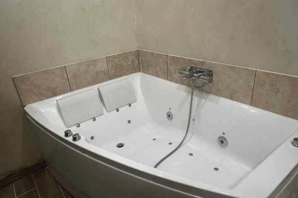 Entire apartment, 40th floor Spa/view in Puteaux, Hauts-de-Seine