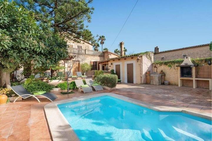 Vacation rental for 10 people, with balcony and yard in Palma