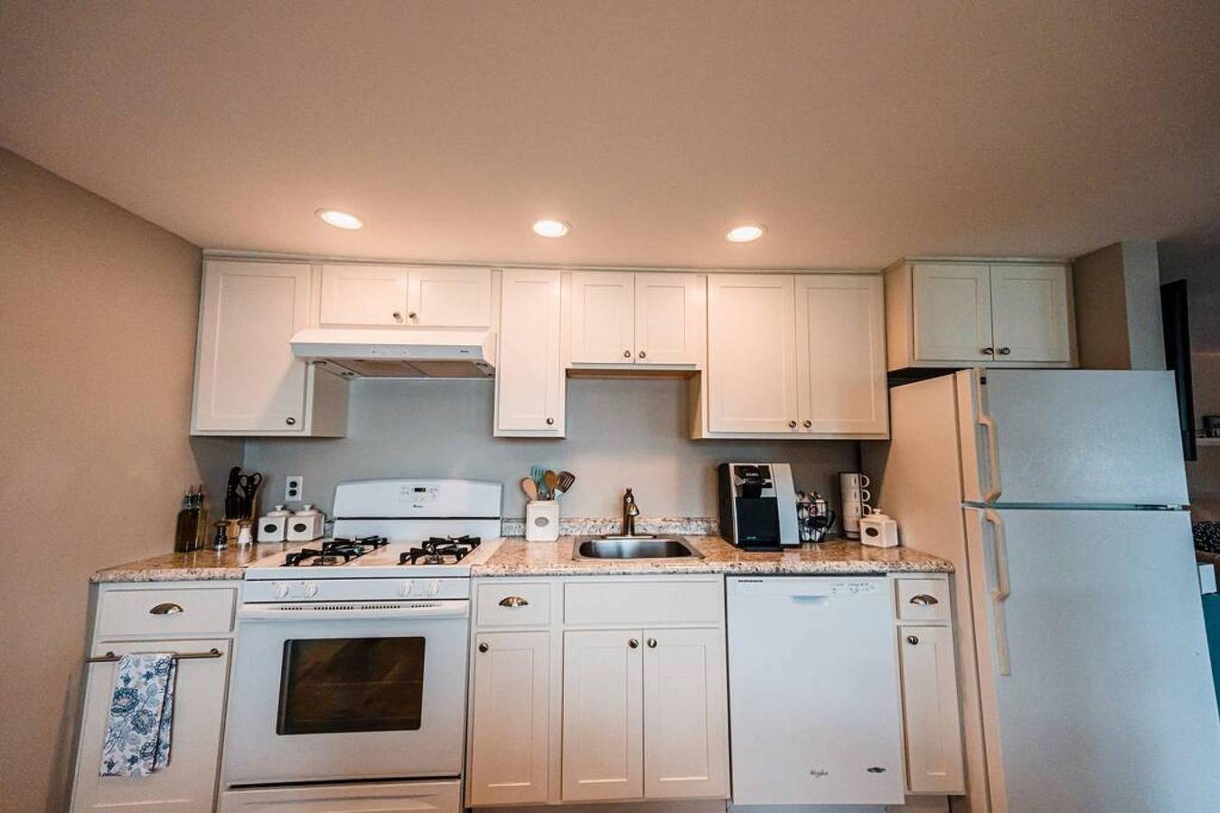 Entire apartment, Cozy Keyes Cottage-Family-friendly  amazing views in Kennebec County