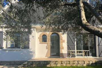 Gîte pour 9 personnes, avec jardin dans Pénerf
