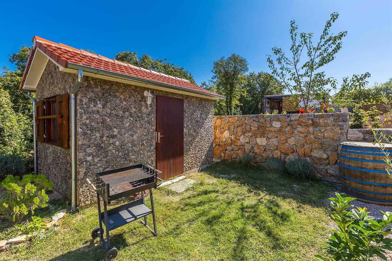 Ganze Wohnung, Rustikales Ferienhaus Vrh in Krk Stadt, Krk