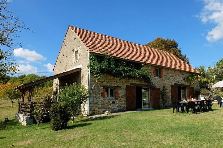 Location de vacances pour 10 personnes, avec terrasse et jardin à Uzech
